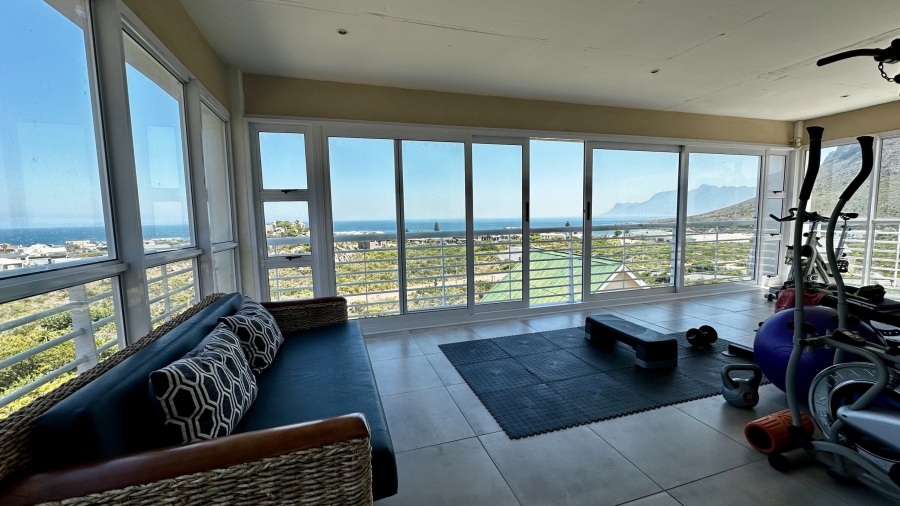 5 Bedroom Property for Sale in Rooi Els Western Cape